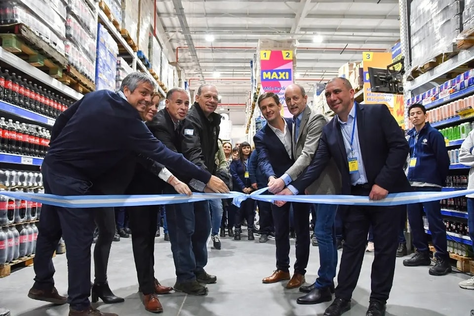 El Intendente Nicolás Mantegazza, participó de la inauguración del nuevo supermercado mayorista Maxi Carrefour, junto al Jefe de Gabinete del Gobierno provincial, Martín Insaurralde, el Ministro de Seguridad, Sergio Berni y Mauricio Benzán titular de Carrefour Argentina.